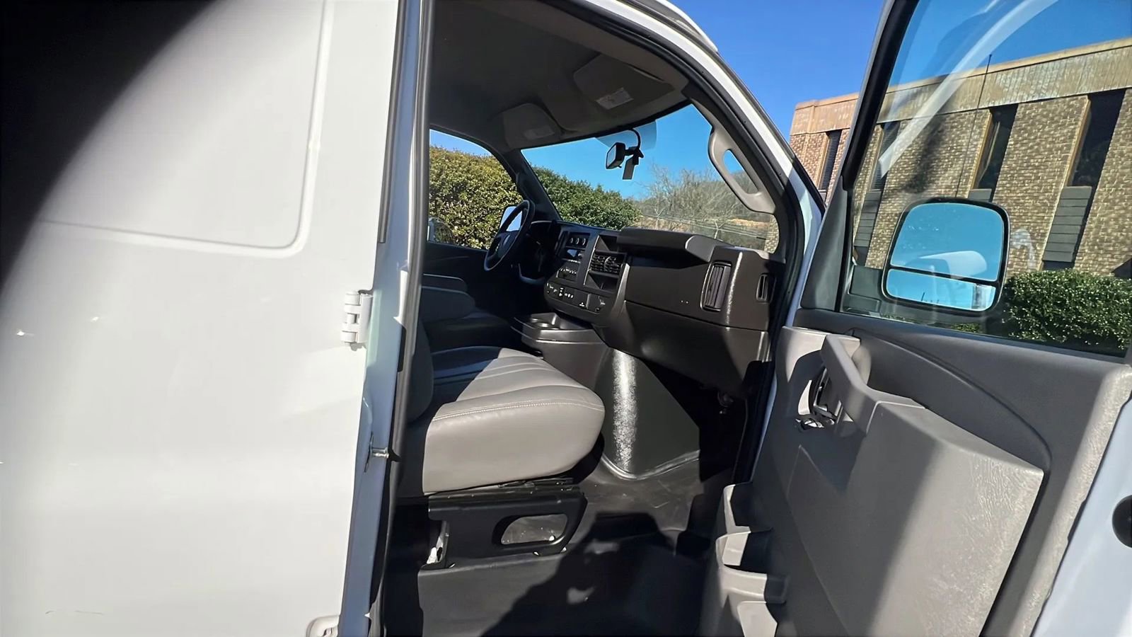 Used 2023 GMC Savana 2500 Extended image 24