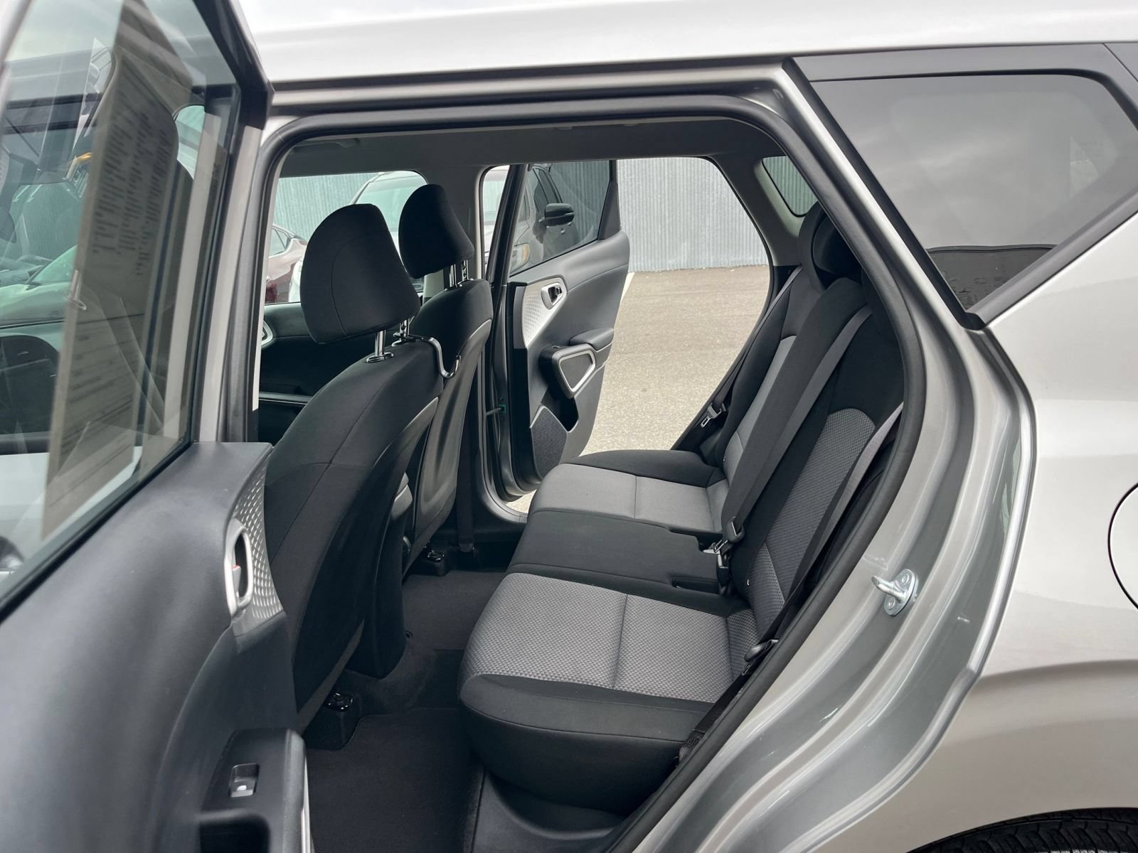 Used 2025 Kia Soul LX w/ LX Technology Package FWD image 22