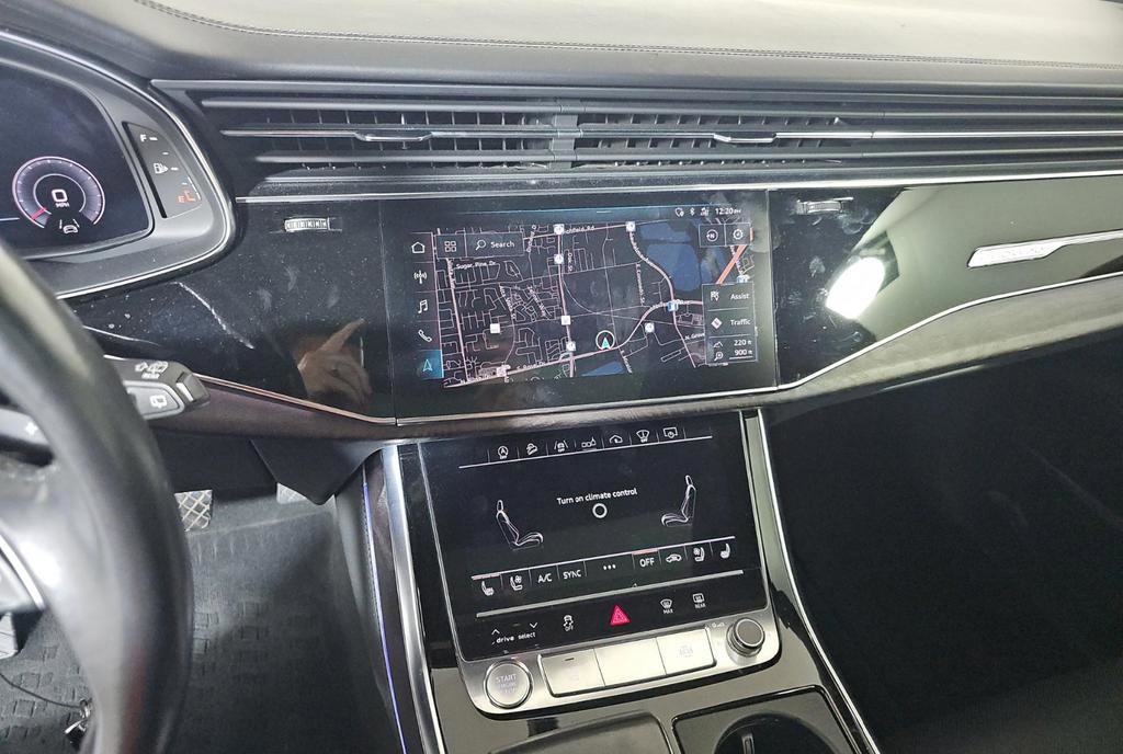 Used 2019 Audi Q8 Prestige w/ Luxury Package AWD/4WD image 9
