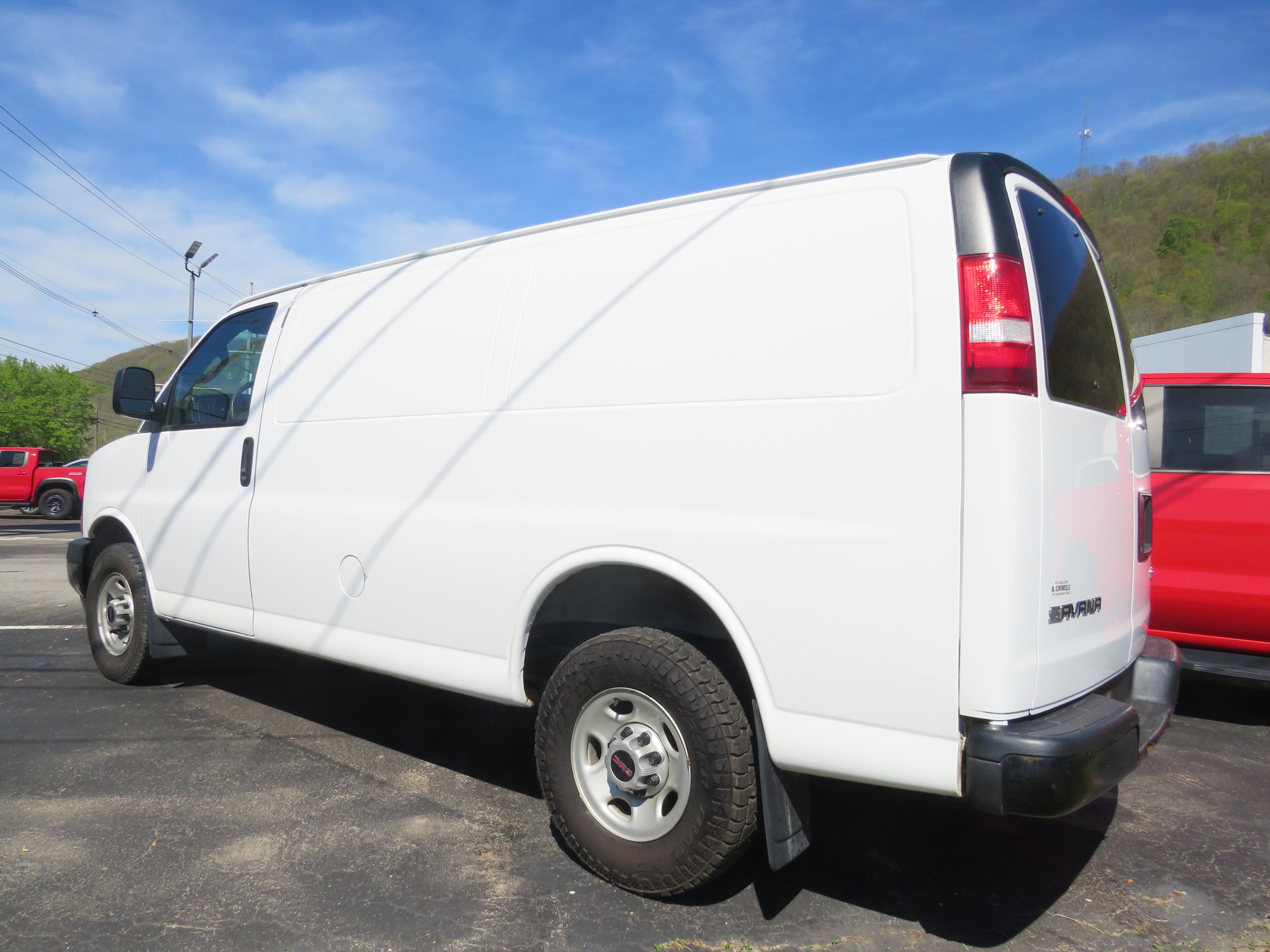 Used 2017 GMC Savana 2500 RWD image 4