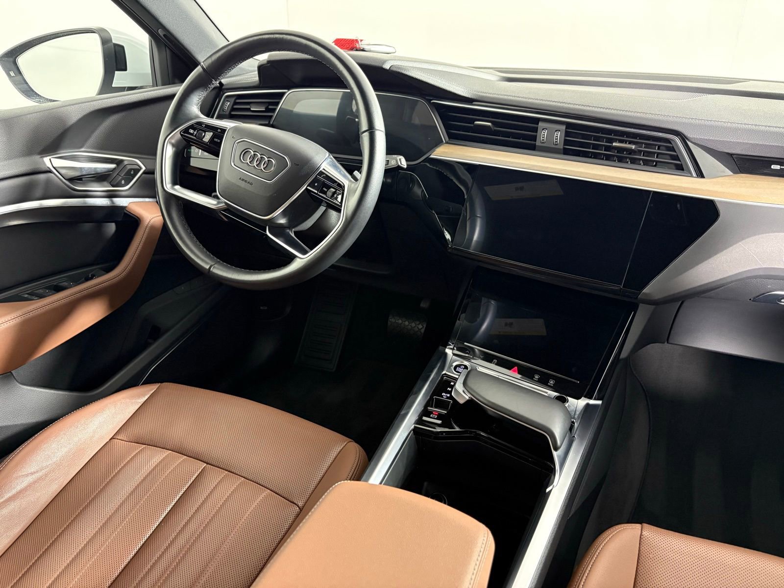 Used 2024 Audi Q8 e-tron Premium Plus w/ Premium Plus Package image 15