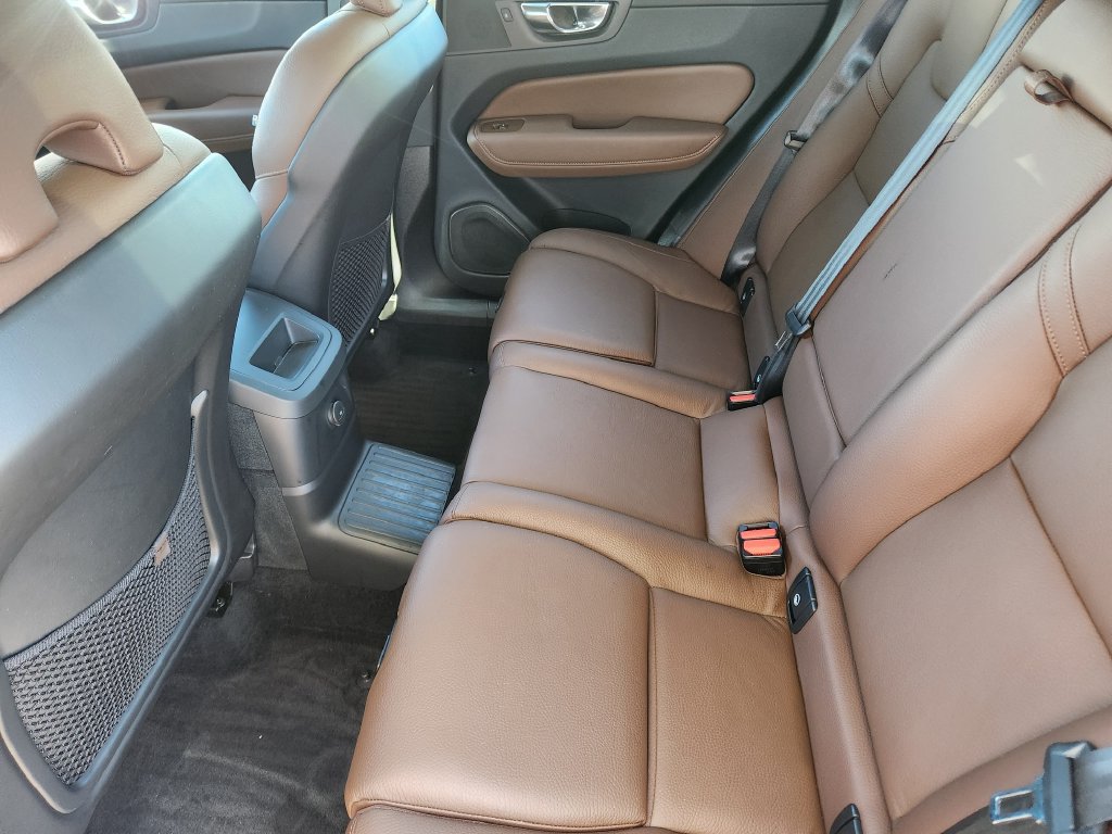 Used 2024 Volvo XC60 T8 Plus w/ Protection Package Premier AWD/4WD image 19