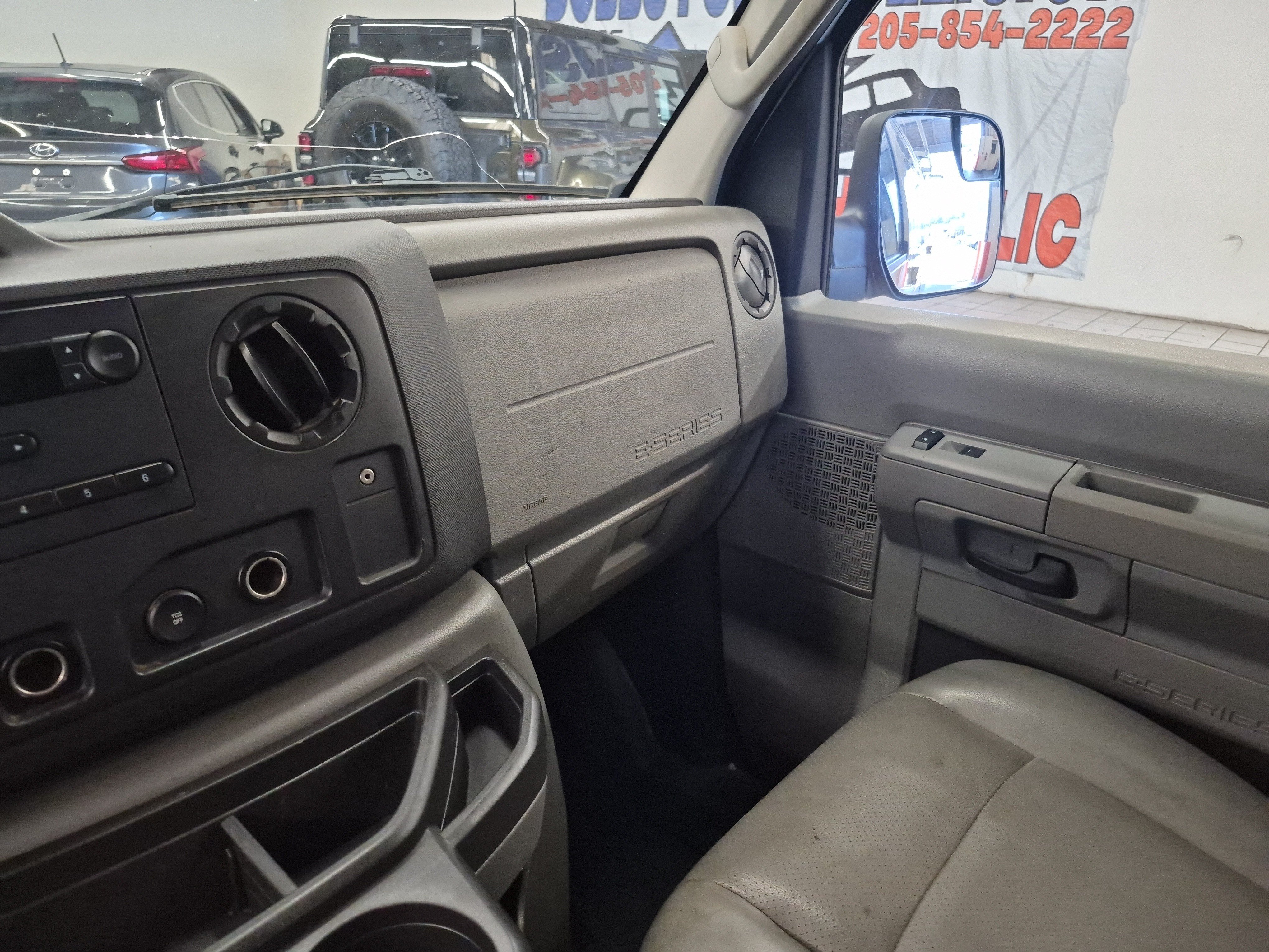 Used 2014 Ford E-250 and Econoline 250 RWD image 18
