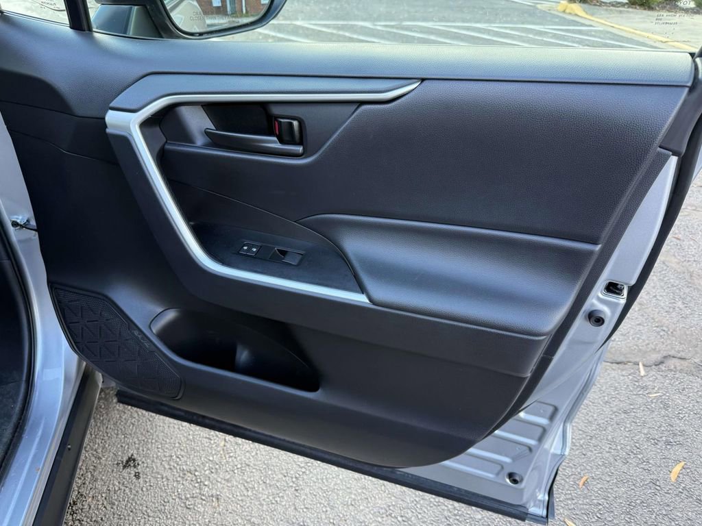 Used 2021 Toyota RAV4 LE image 14