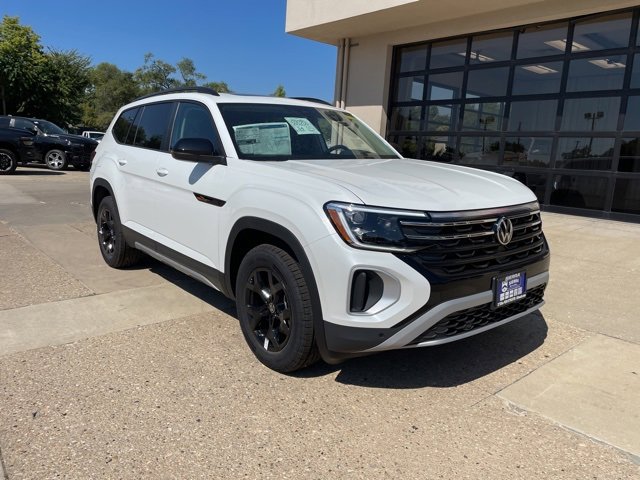 New 2026 Volkswagen Atlas Peak Edition image 1