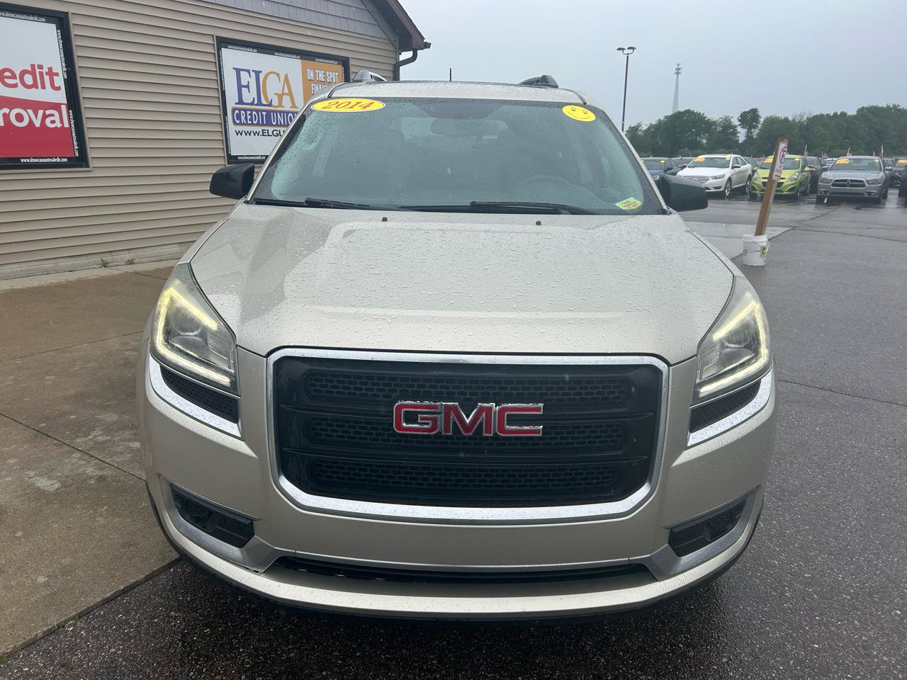 Used 2014 GMC Acadia SLE FWD image 2