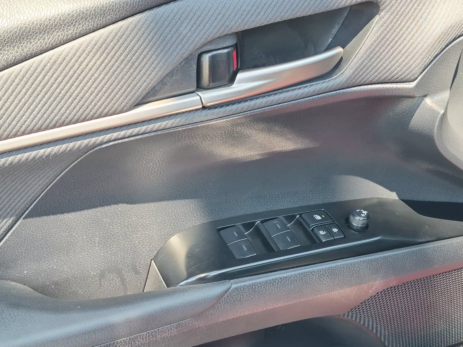 Used 2025 Toyota Camry SE FWD image 10