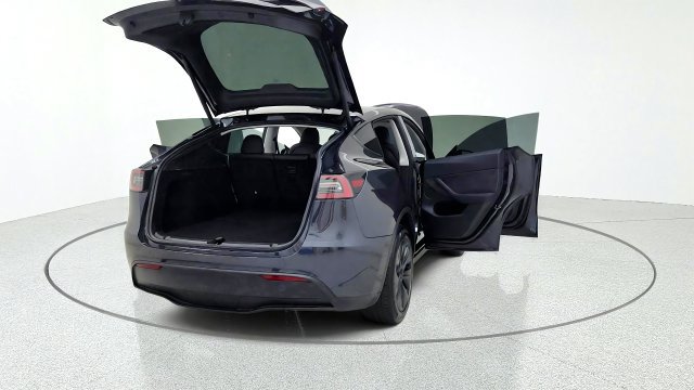 Used 2025 Tesla Model Y Long Range RWD image 18