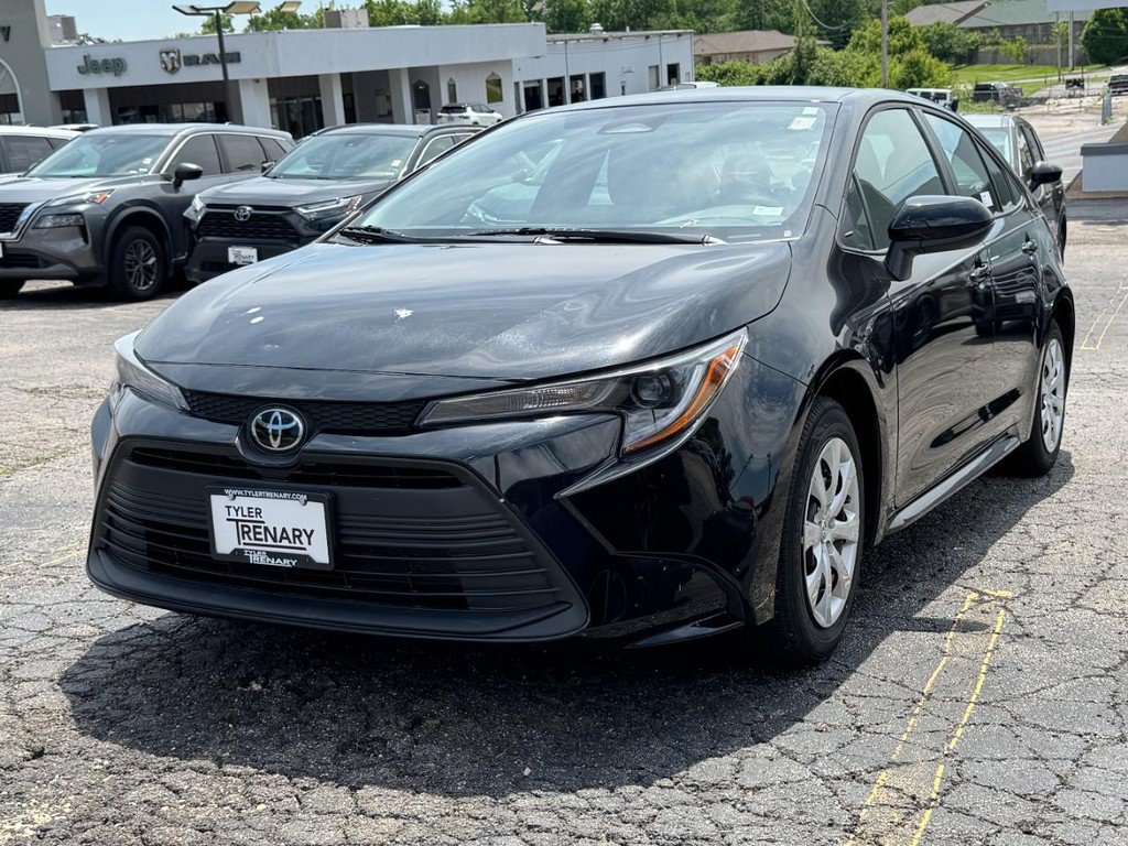 Used 2025 Toyota Corolla LE FWD image 11