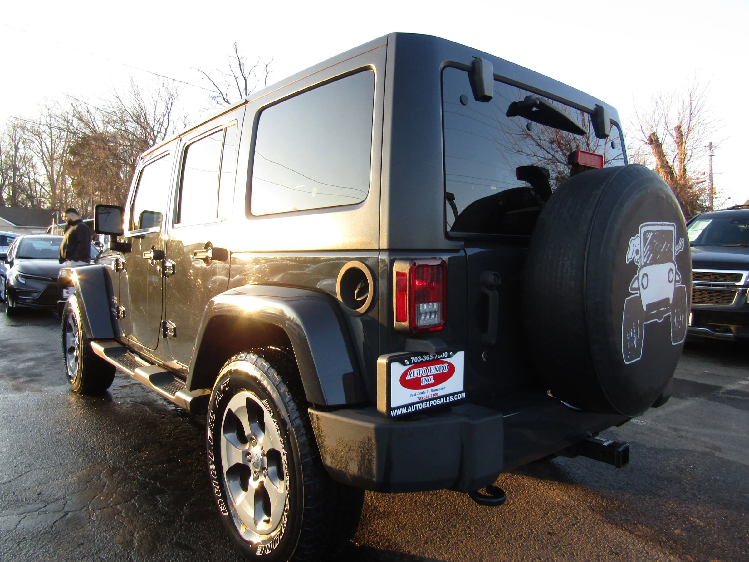Used 2017 Jeep Wrangler Unlimited Sahara w/ Connectivity Group AWD/4WD image 5