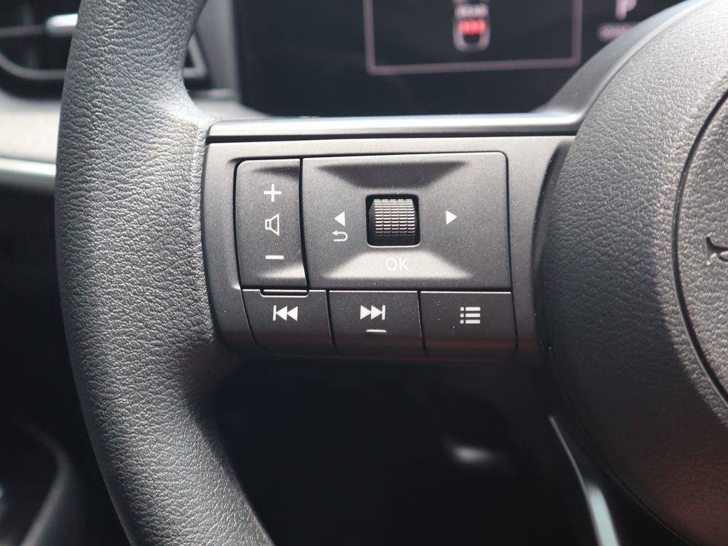 Used 2025 Nissan Kicks SV image 20