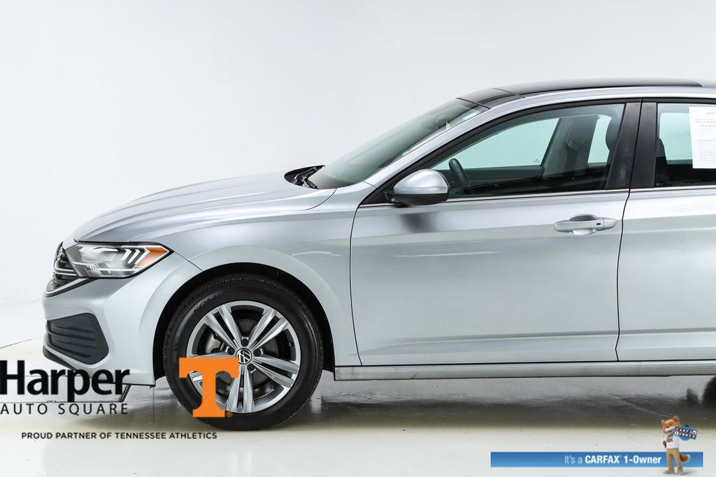 Used 2023 Volkswagen Jetta SE w/ Panoramic Sunroof Package image 40
