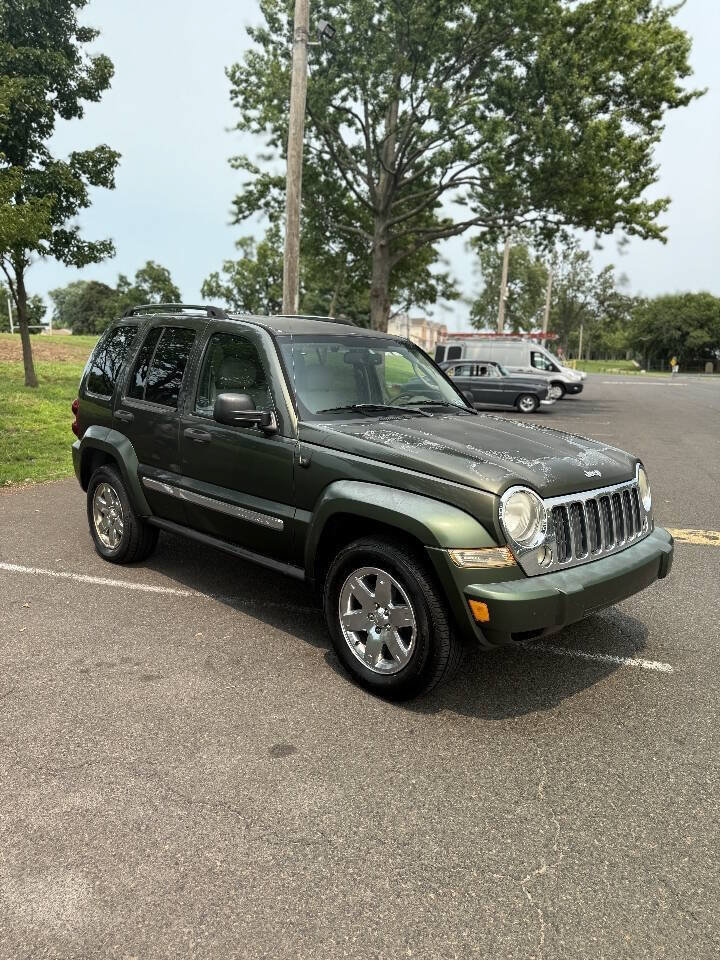 Used 2007 Jeep Liberty Limited AWD/4WD image 9