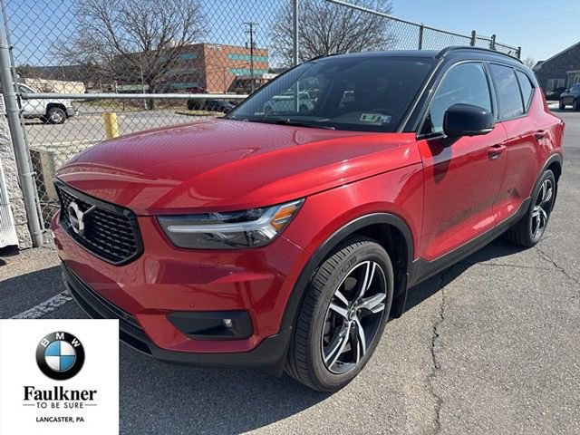 Used 2021 Volvo XC40 T5 R-Design w/ Advanced Package image 1