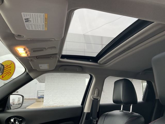 Used 2016 Nissan Juke SL image 24