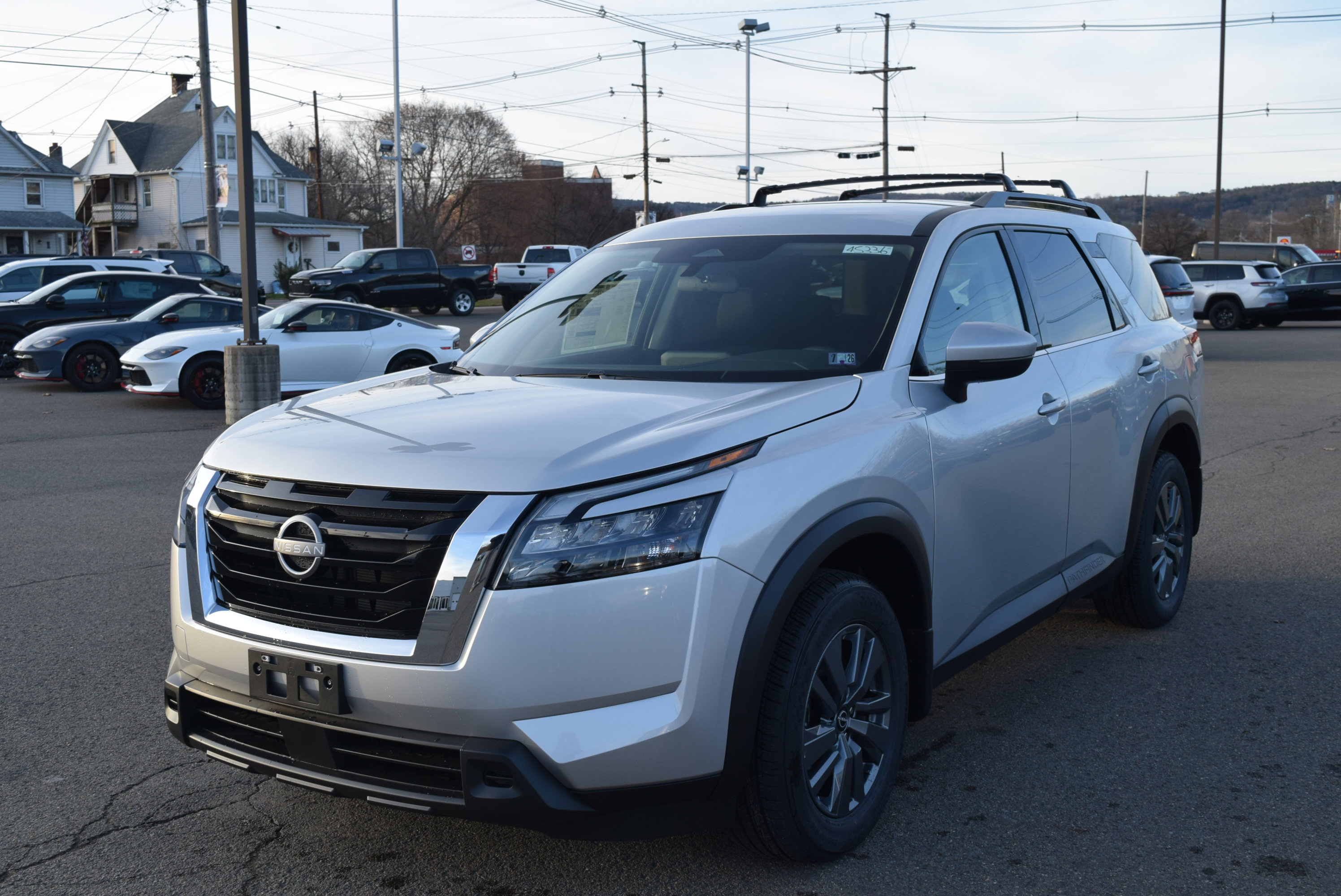 New 2025 Nissan Pathfinder SV image 2