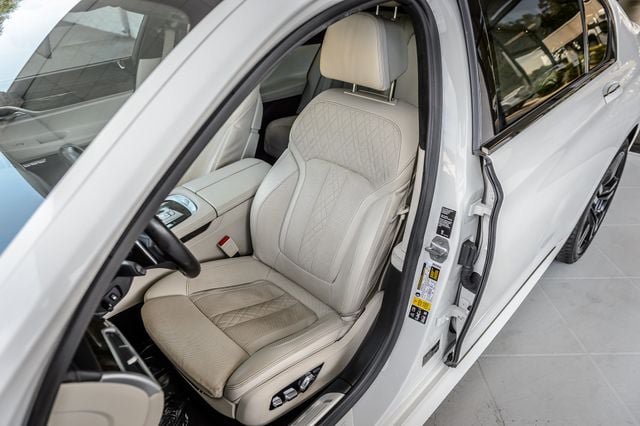 Used 2018 BMW 740i xDrive AWD/4WD image 18