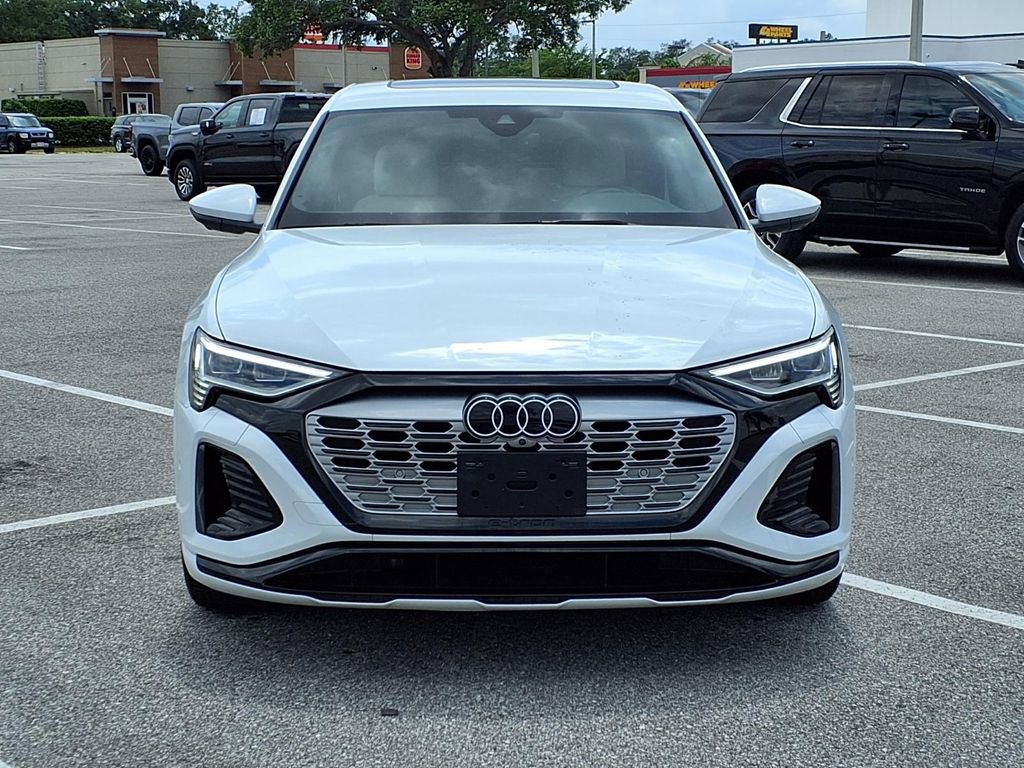 Used 2024 Audi Q8 e-tron Premium Plus w/ Premium Plus Package AWD/4WD image 2
