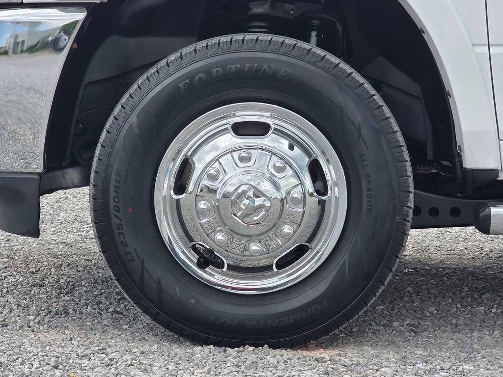 Used 2020 RAM 3500 Tradesman w/ Chrome Appearance Group AWD/4WD image 9