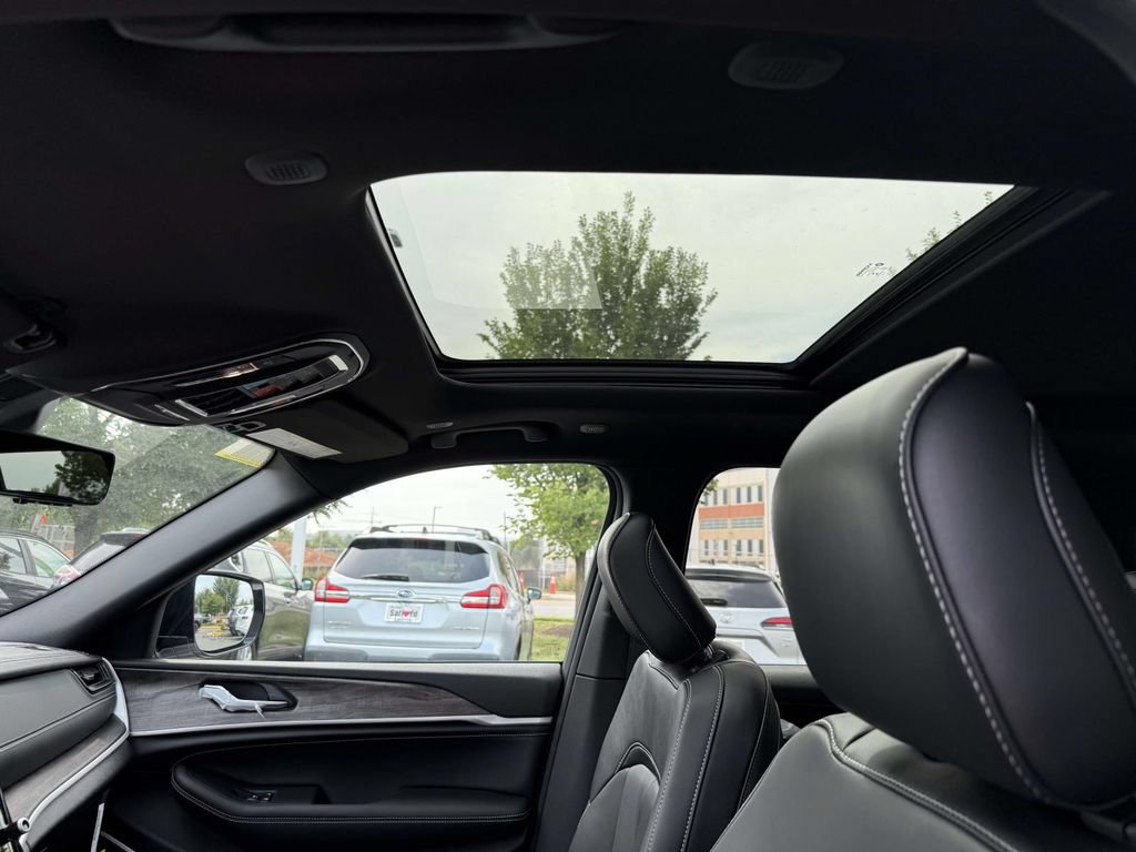 New 2027 Jeep Grand Cherokee Limited AWD/4WD image 4