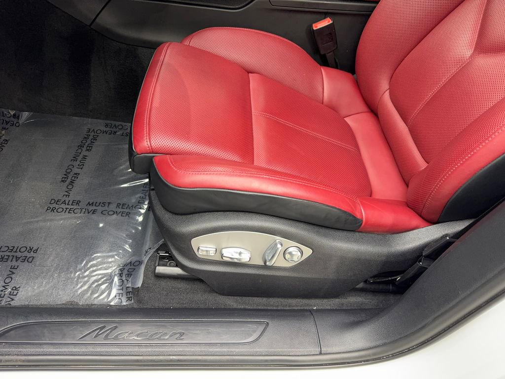 Used 2022 Porsche Macan image 25