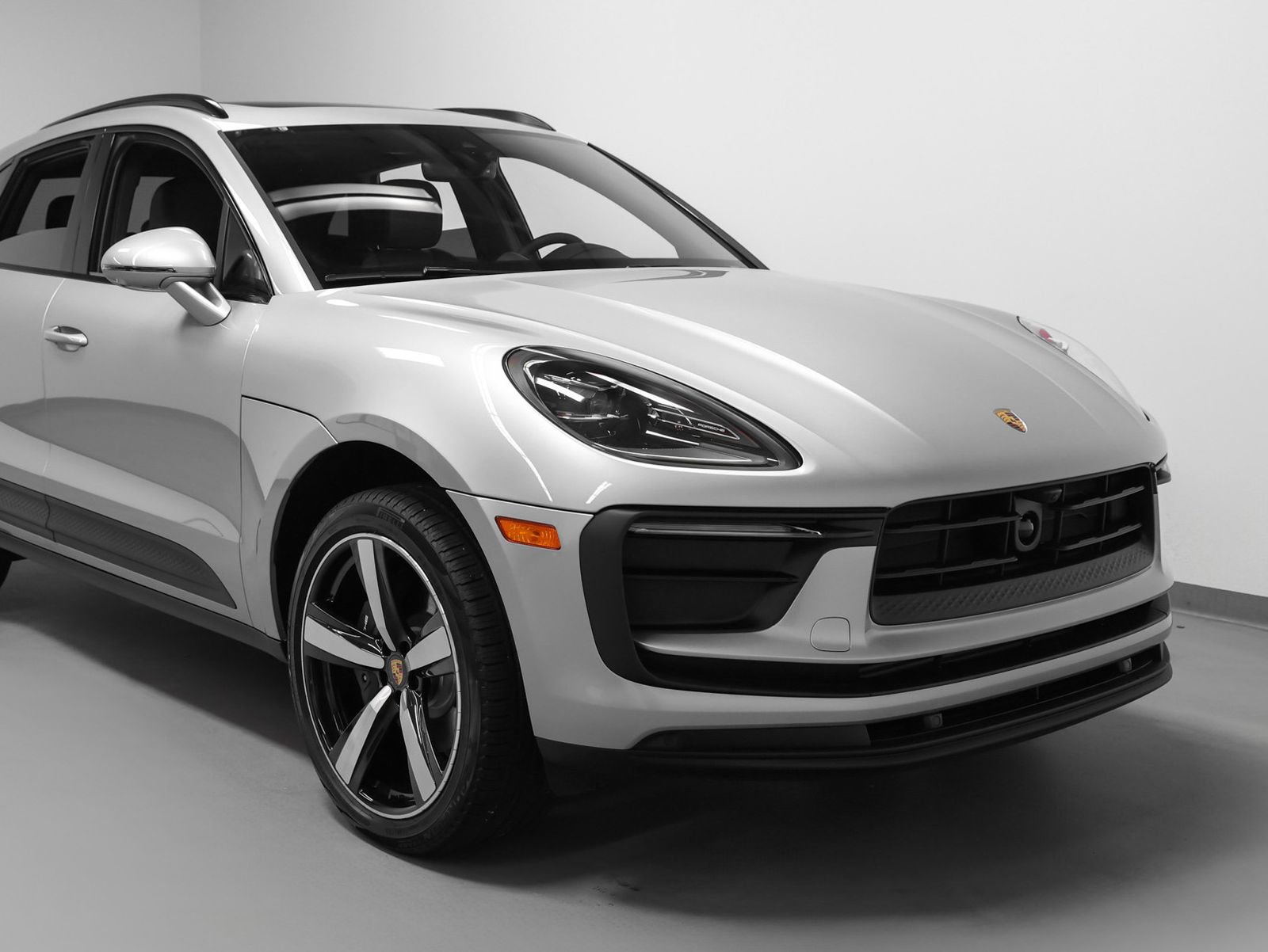 New 2026 Porsche Macan AWD/4WD image 9