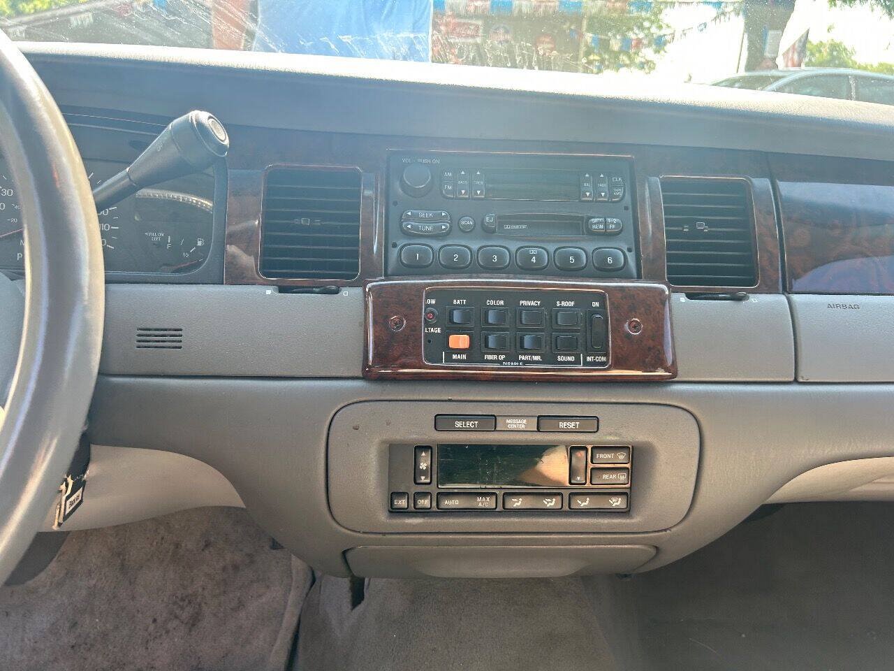 Used 1999 Lincoln Town Car Executive RWD image 12