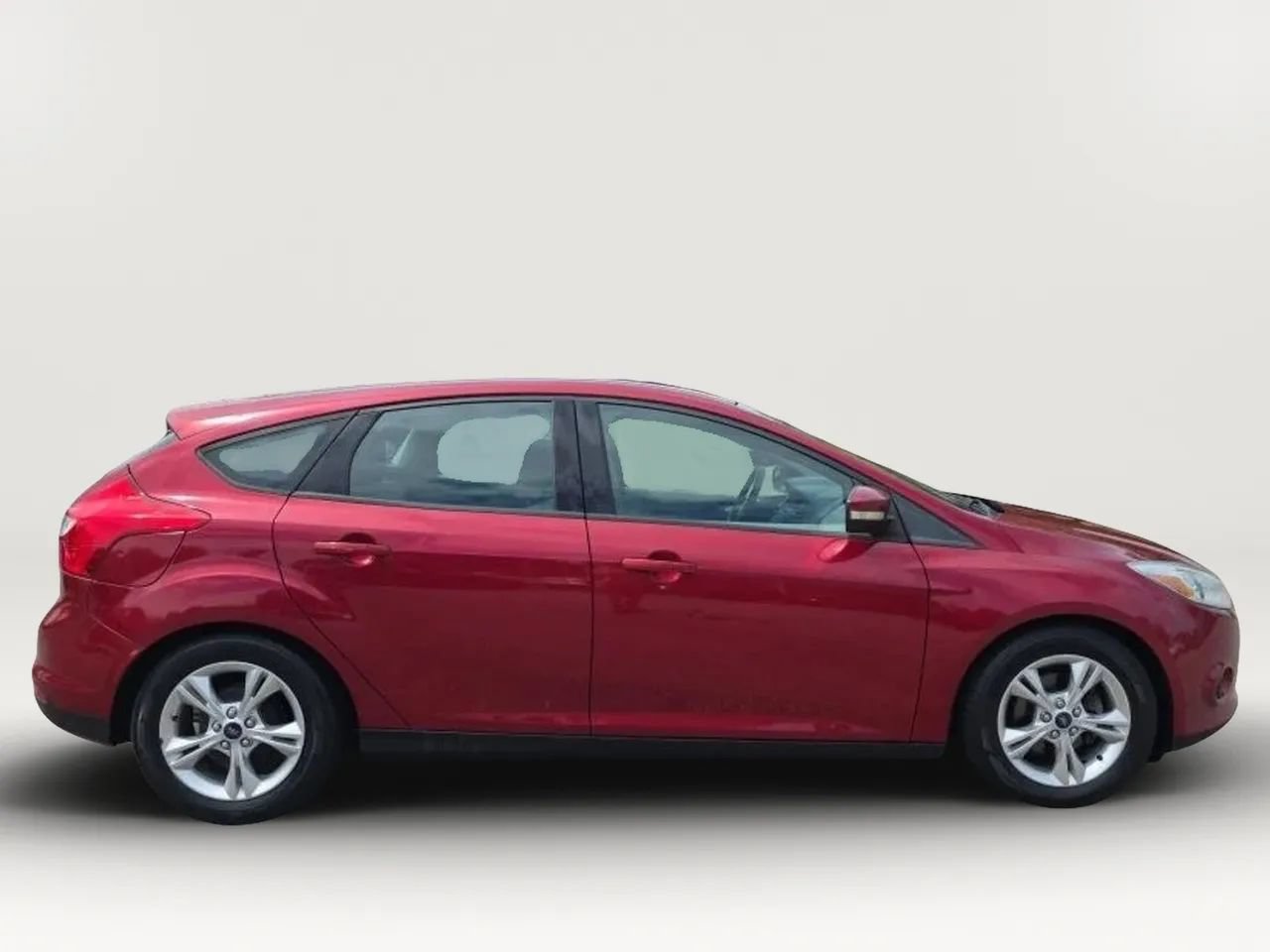 Used 2014 Ford Focus SE w/ SE Winter Package FWD image 9