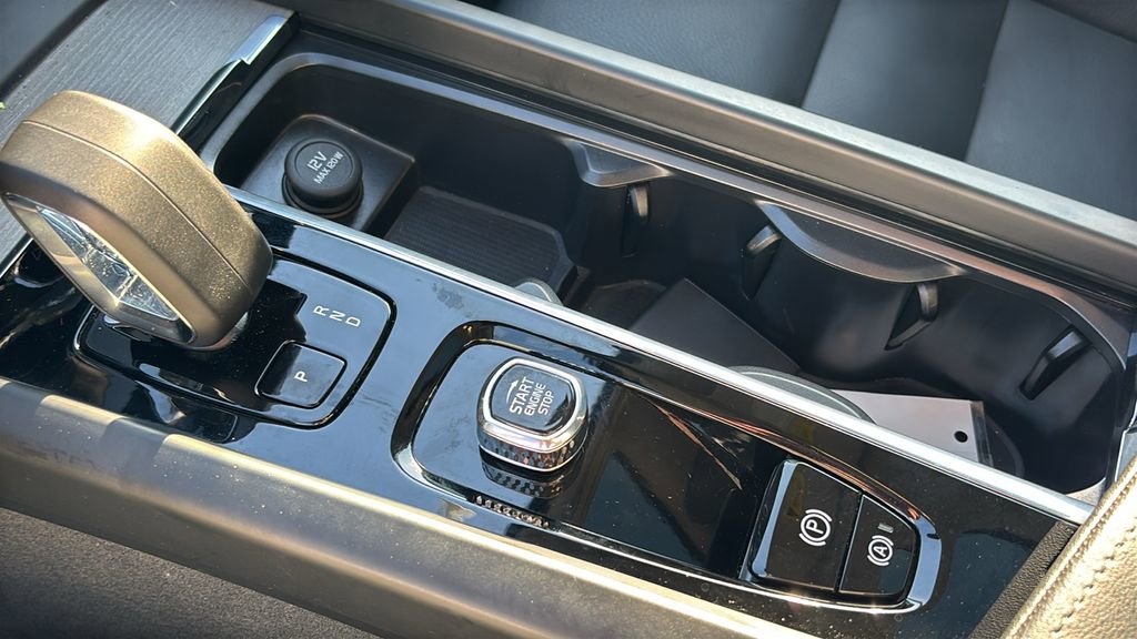 Certified 2025 Volvo XC60 B5 Plus AWD/4WD image 21