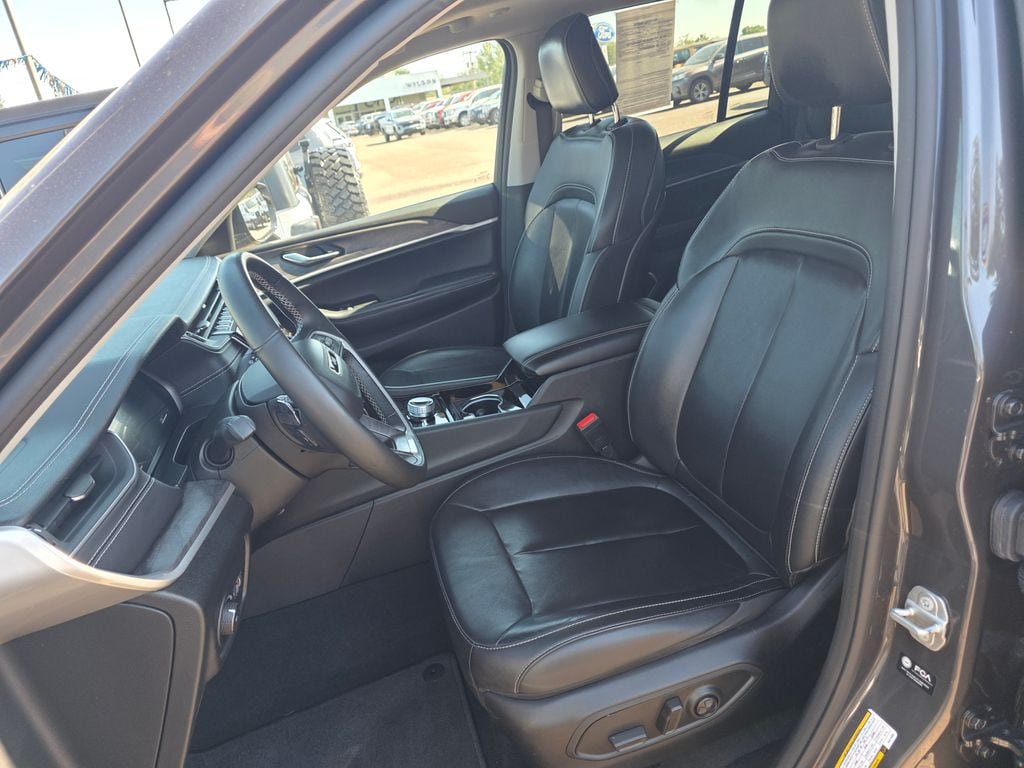 Used 2022 Jeep Grand Cherokee Limited AWD/4WD image 4