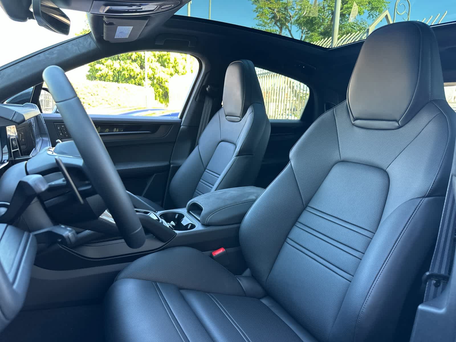 New 2026 Porsche Cayenne GTS AWD/4WD image 5
