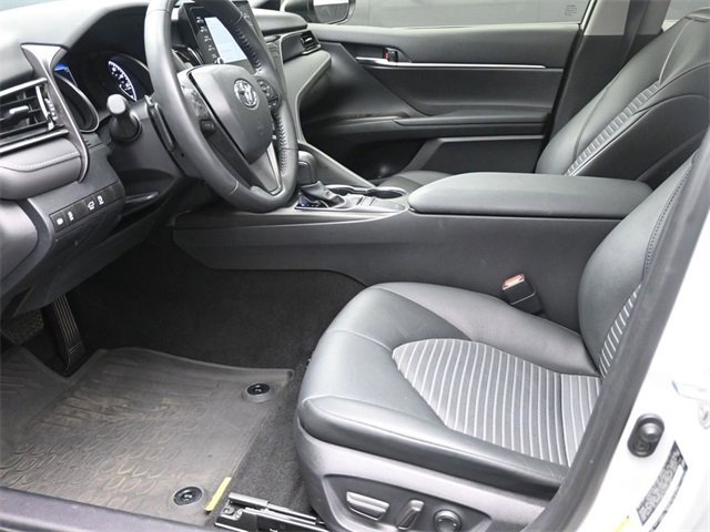 Used 2024 Toyota Camry SE image 17