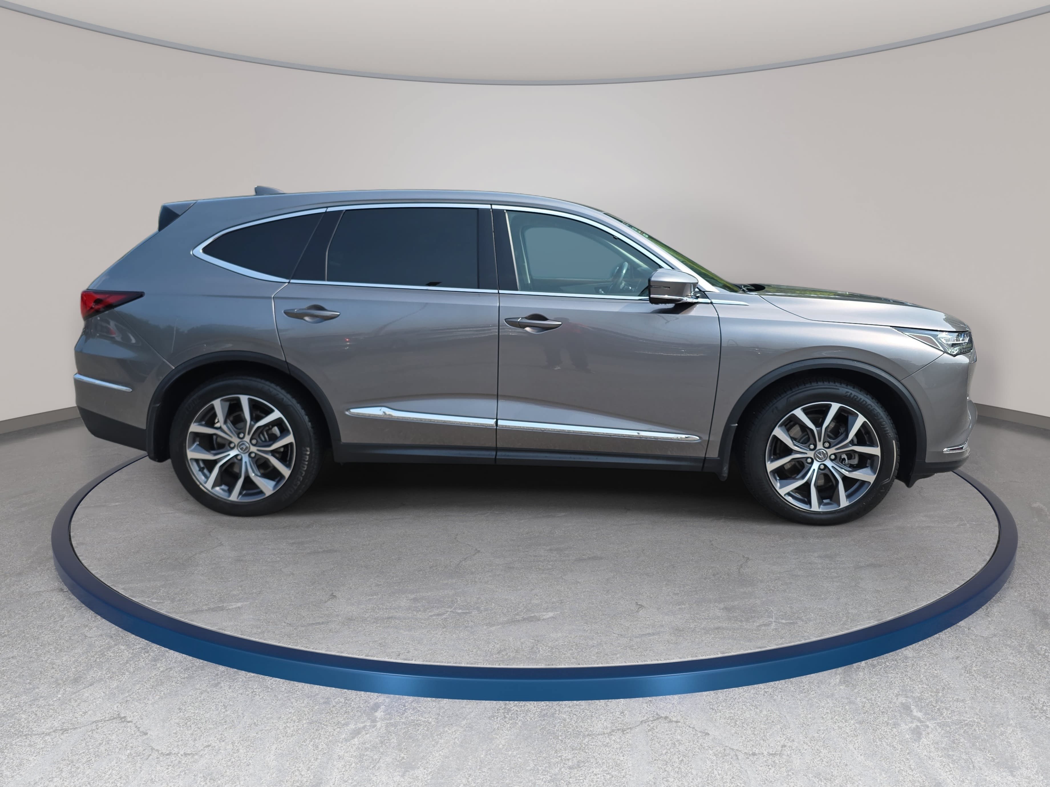 Used 2023 Acura MDX SH-AWD w/ Technology Package image 4