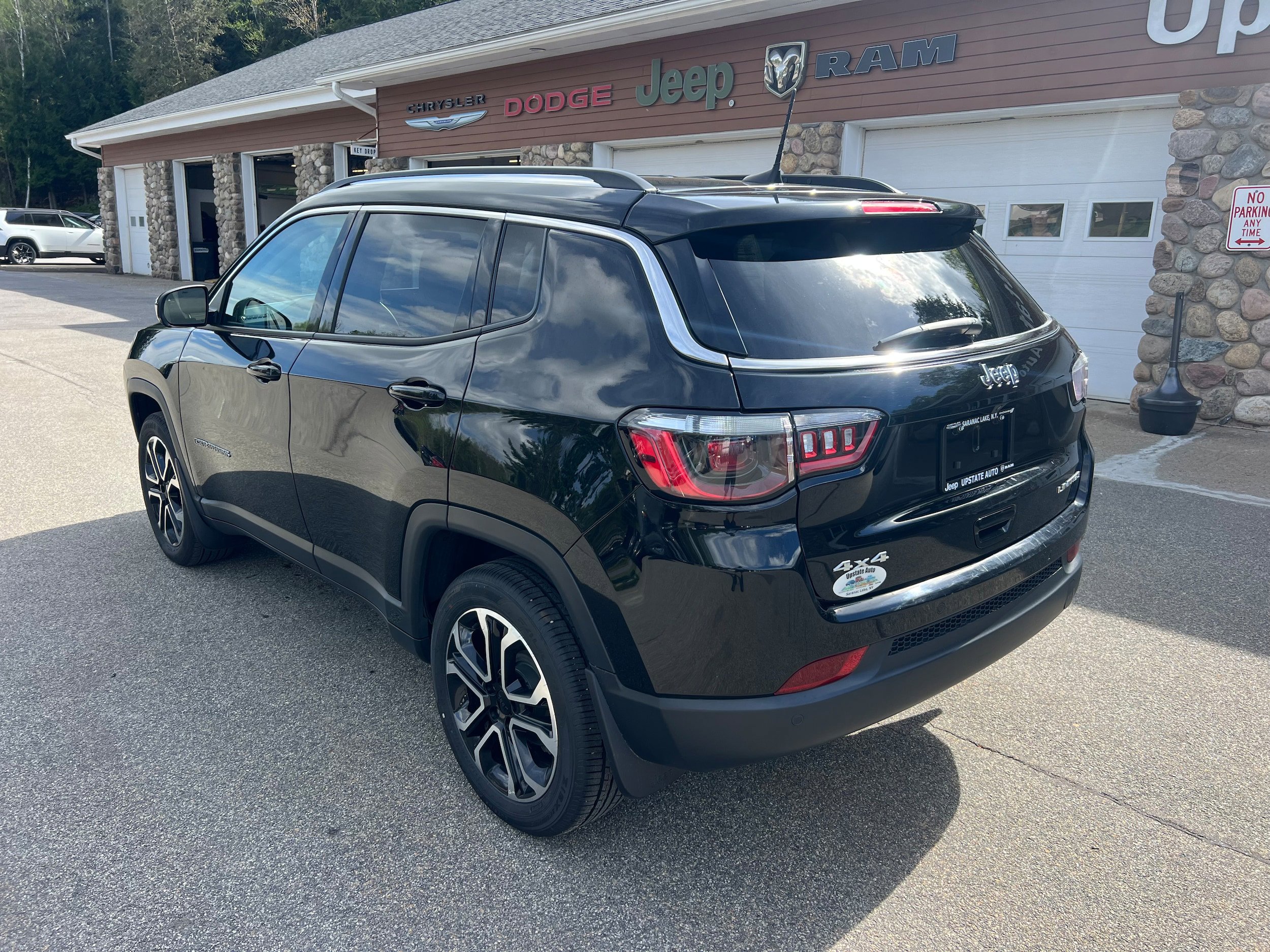 Used 2022 Jeep Compass Limited AWD/4WD image 7