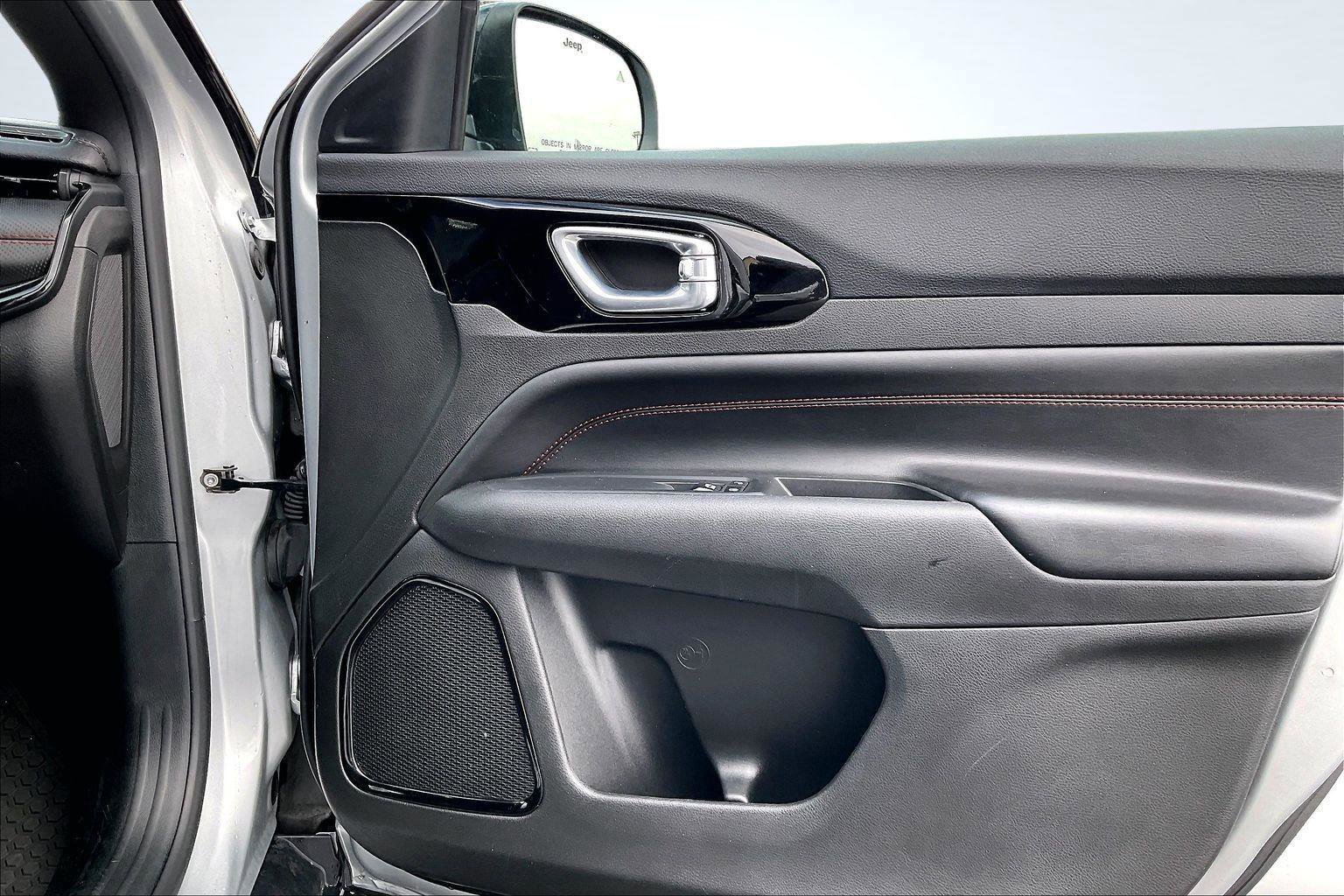 Used 2024 Jeep Compass Trailhawk image 24