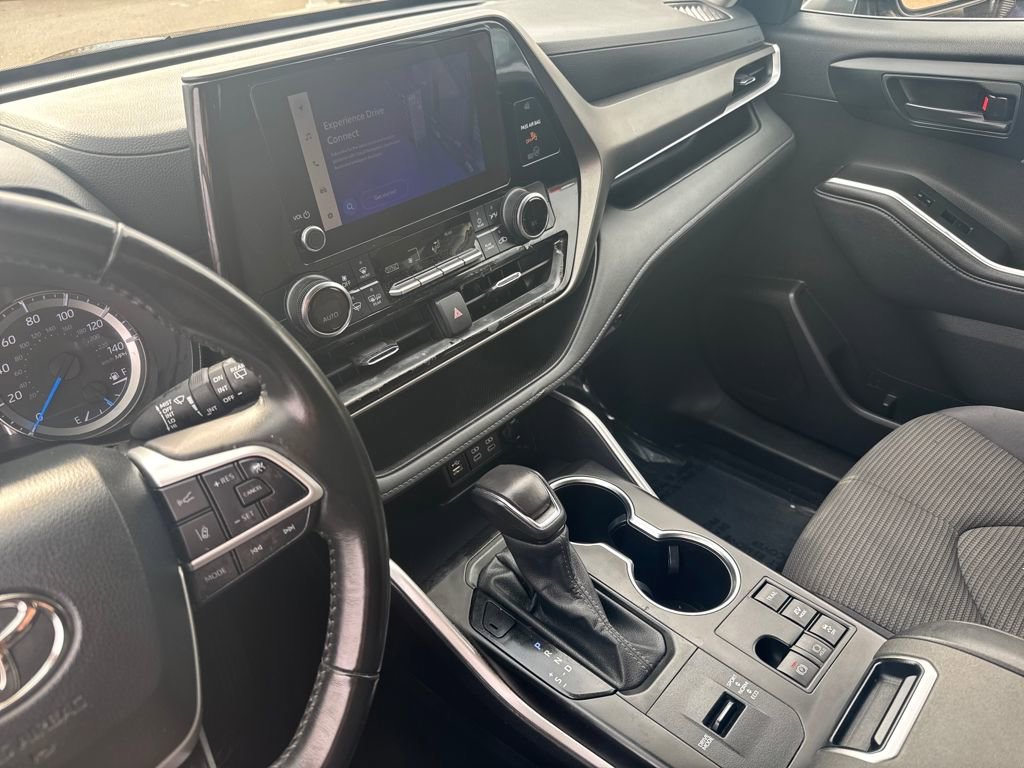Used 2024 Toyota Highlander LE image 21