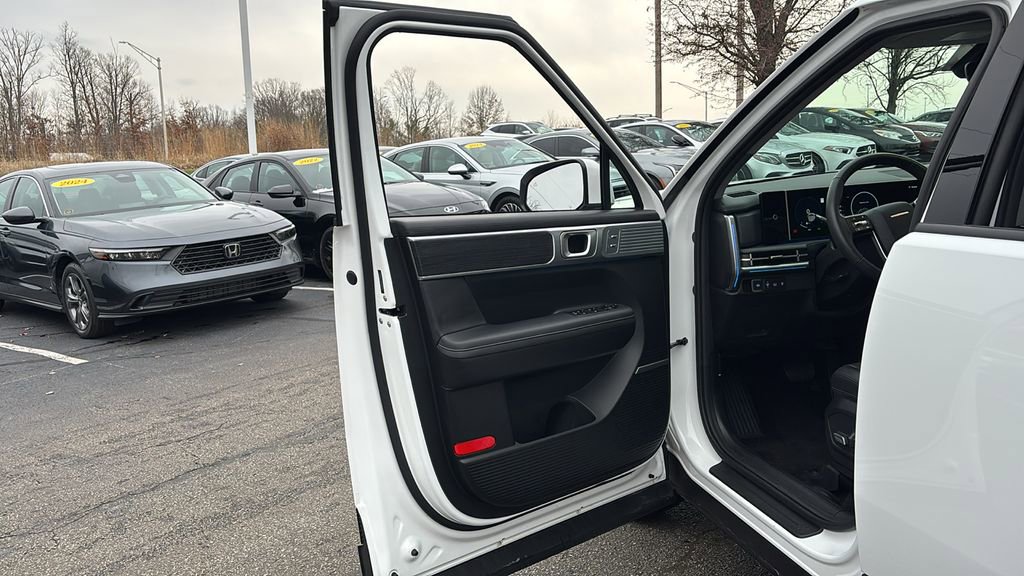 Used 2025 Hyundai Santa Fe Limited image 11