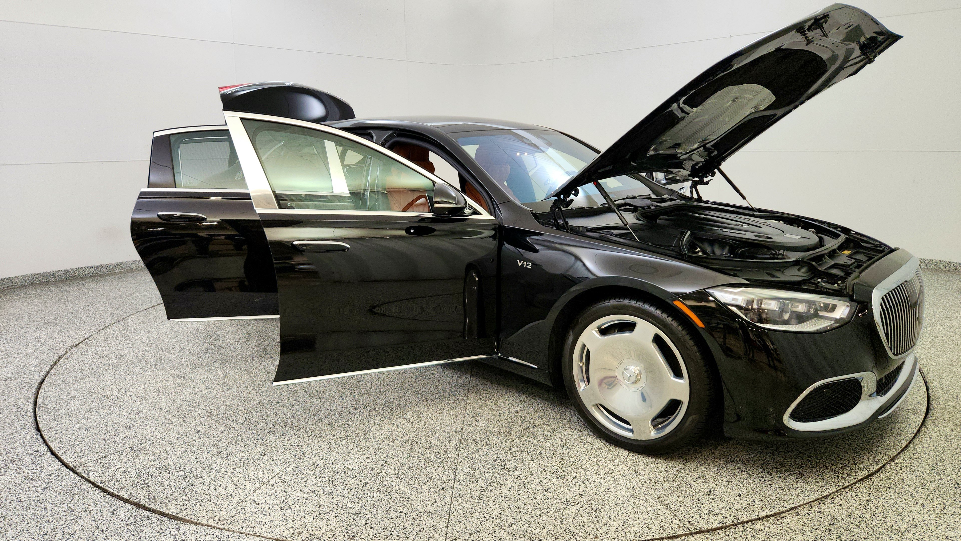 Used 2023 Mercedes-Benz Maybach S 680 4MATIC w/ Manufaktur Leather Package image 9