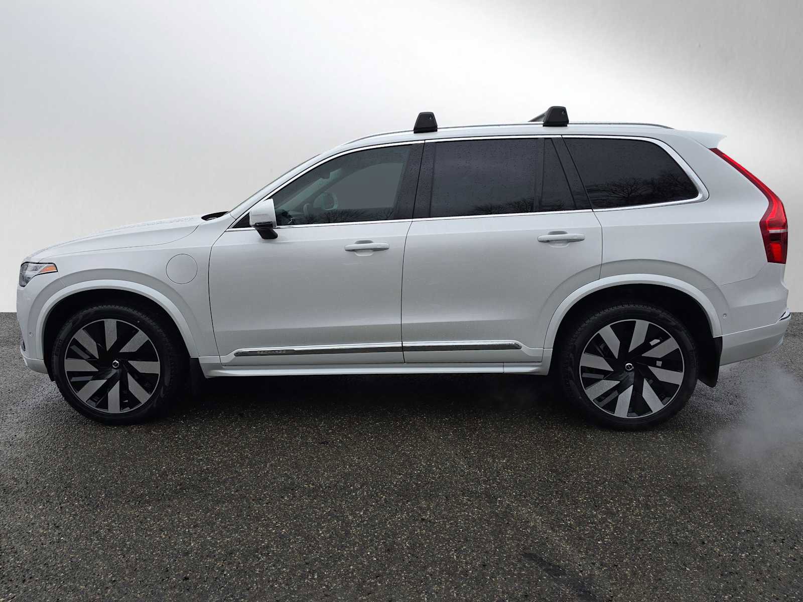Certified 2023 Volvo XC90 T8 Ultimate w/ Lounge Package image 6