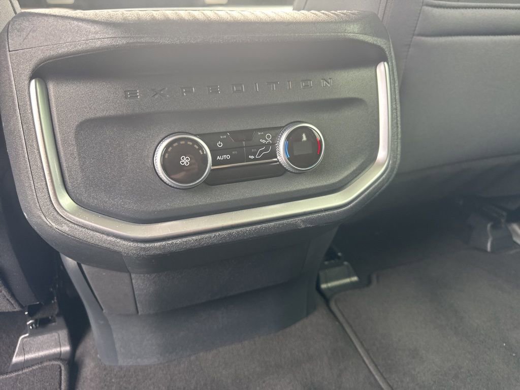 Used 2025 Ford Expedition Active AWD/4WD image 28