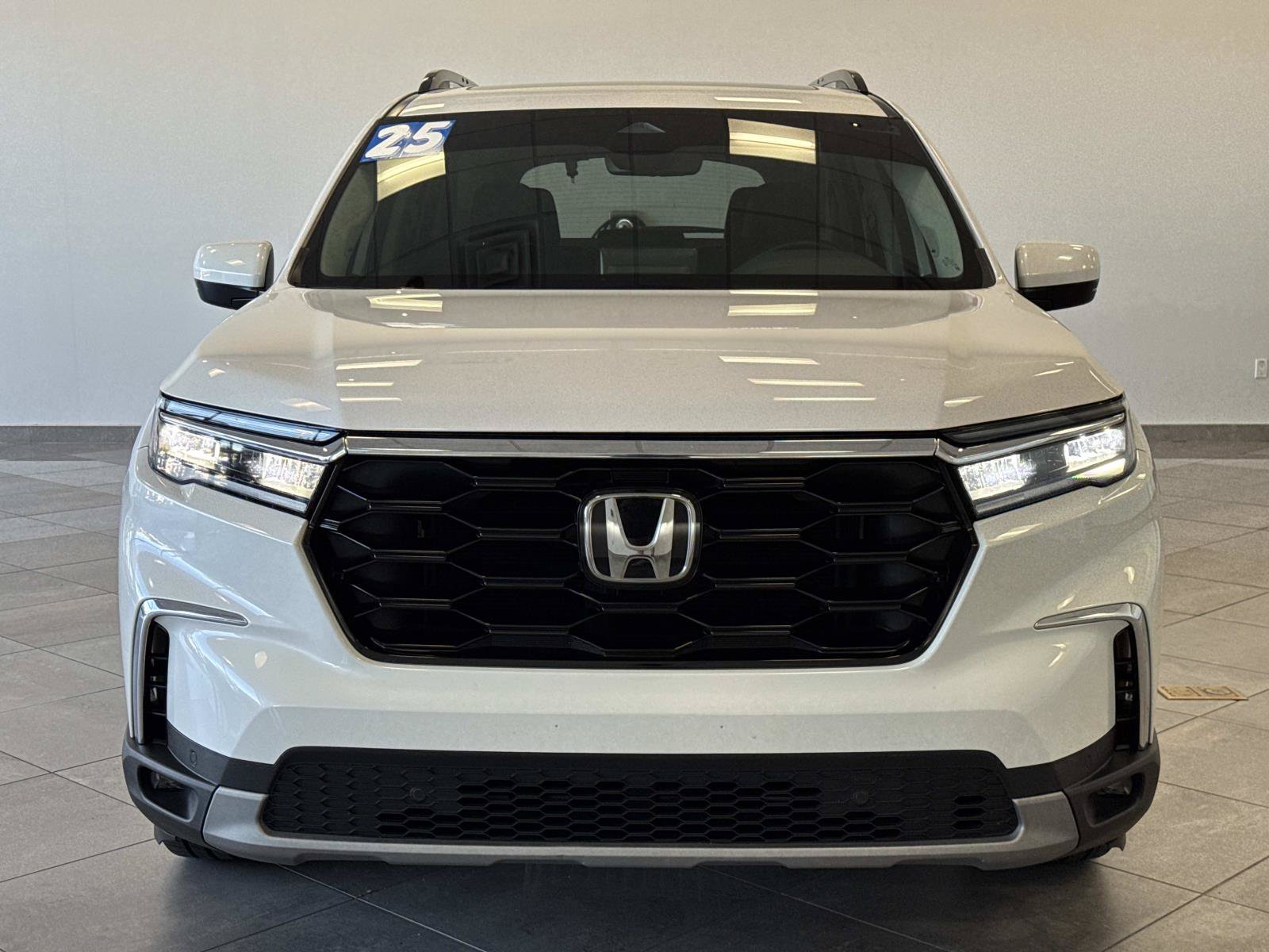 Used 2025 Honda Pilot Touring image 29