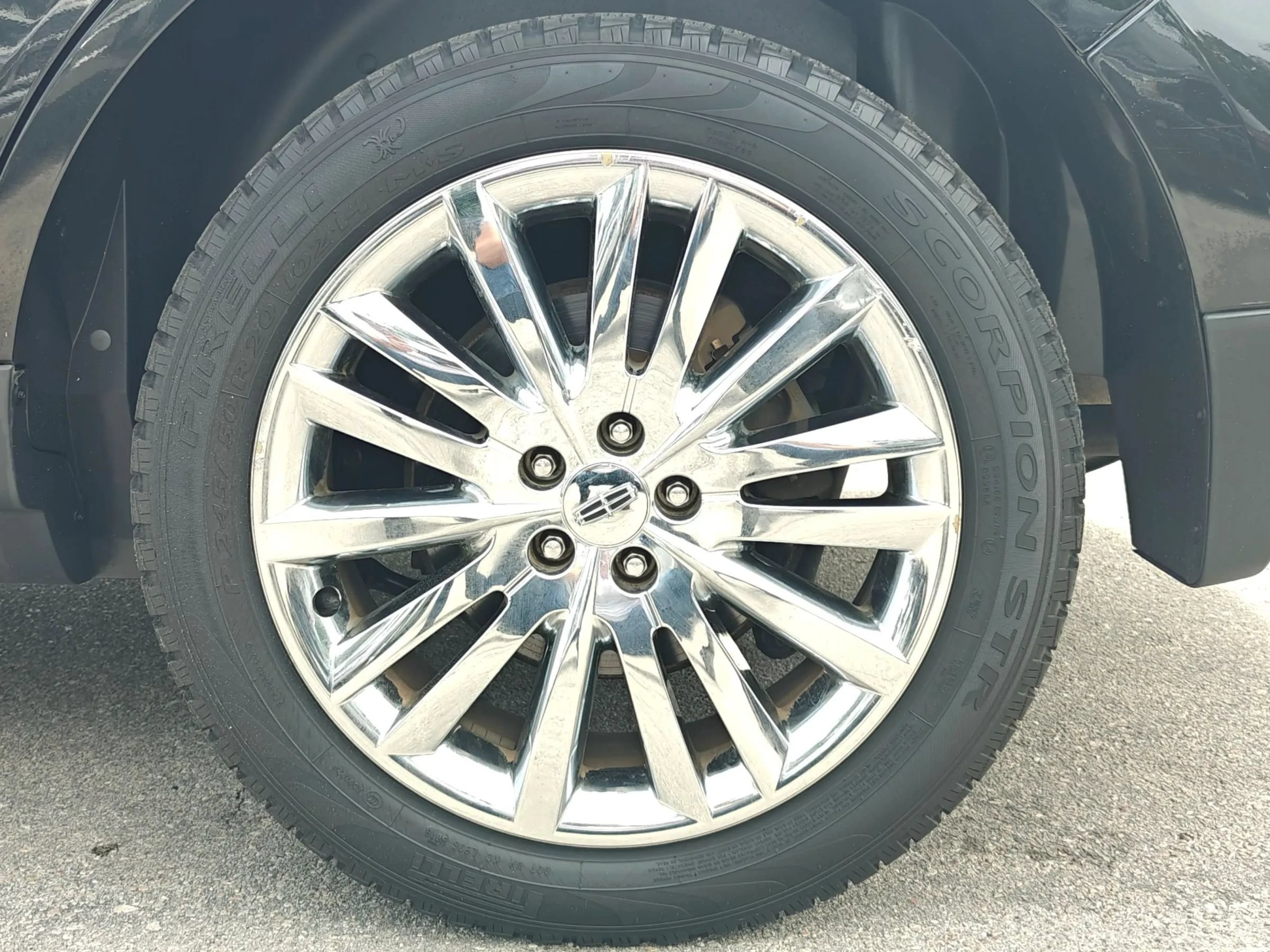 Used 2013 Lincoln MKX FWD image 27