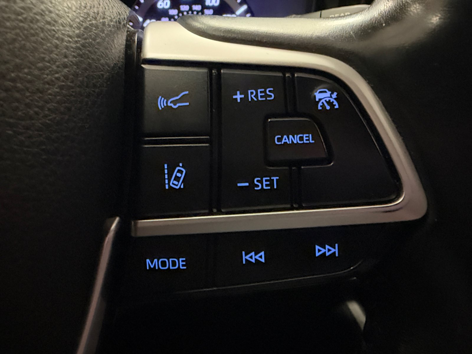 Used 2022 Toyota Highlander LE FWD image 36