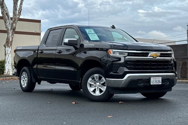Used 2025 Chevrolet Silverado 1500 LT image 2