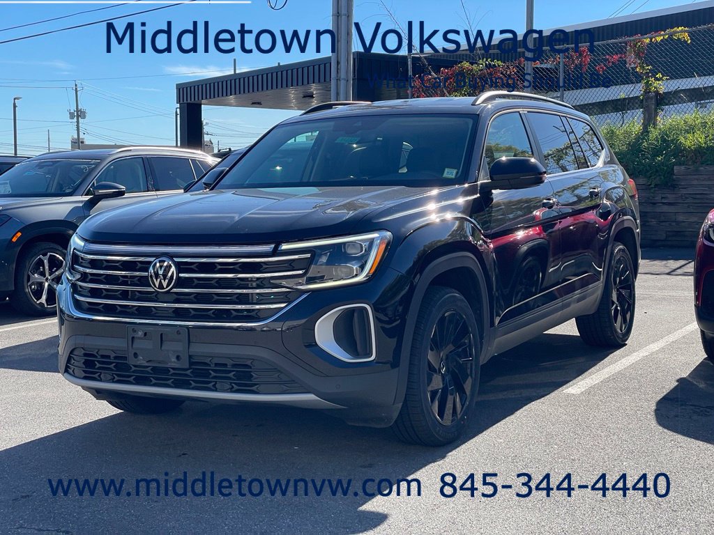 Used 2024 Volkswagen Atlas SE w/ Black Wheel Package