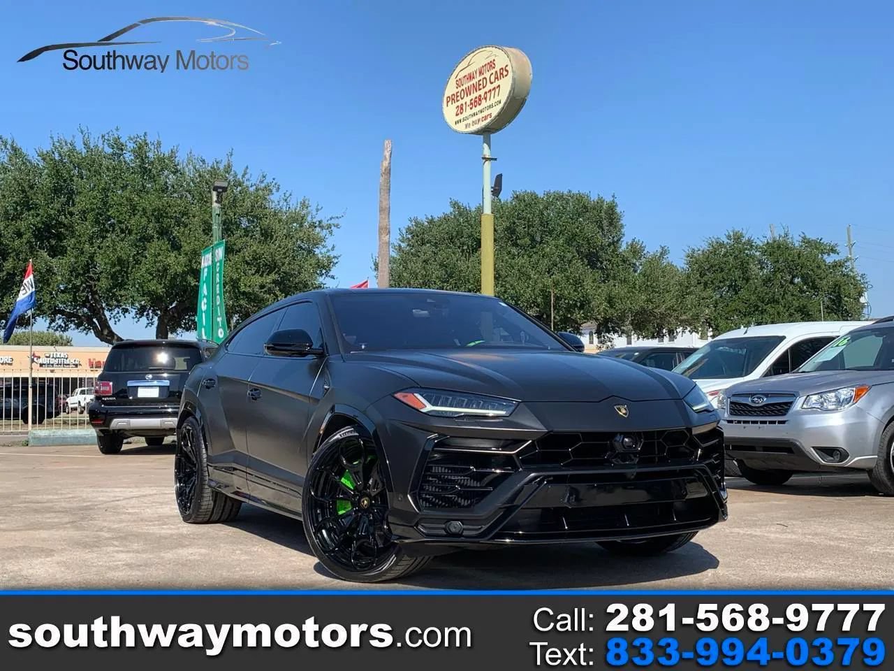 Used 2022 Lamborghini Urus AWD/4WD image 1