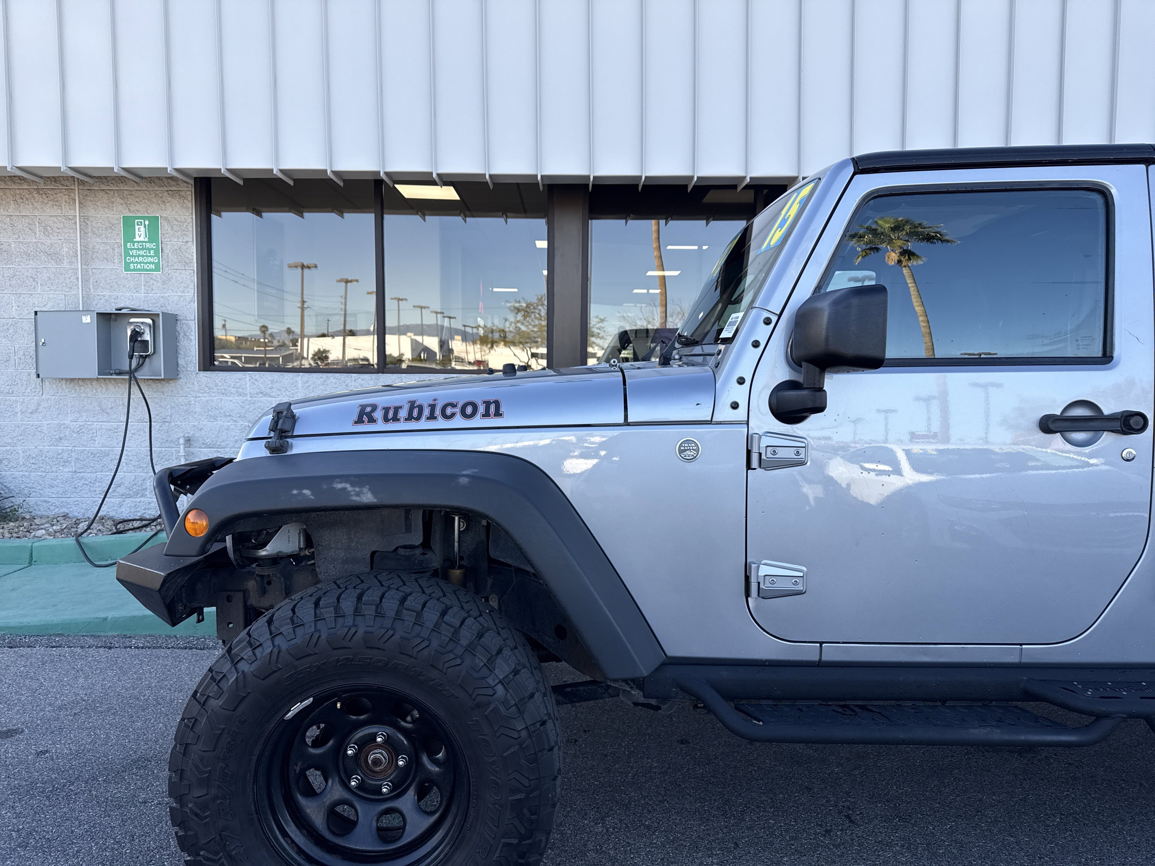 Used 2015 Jeep Wrangler Unlimited Rubicon w/ Connectivity Group image 4