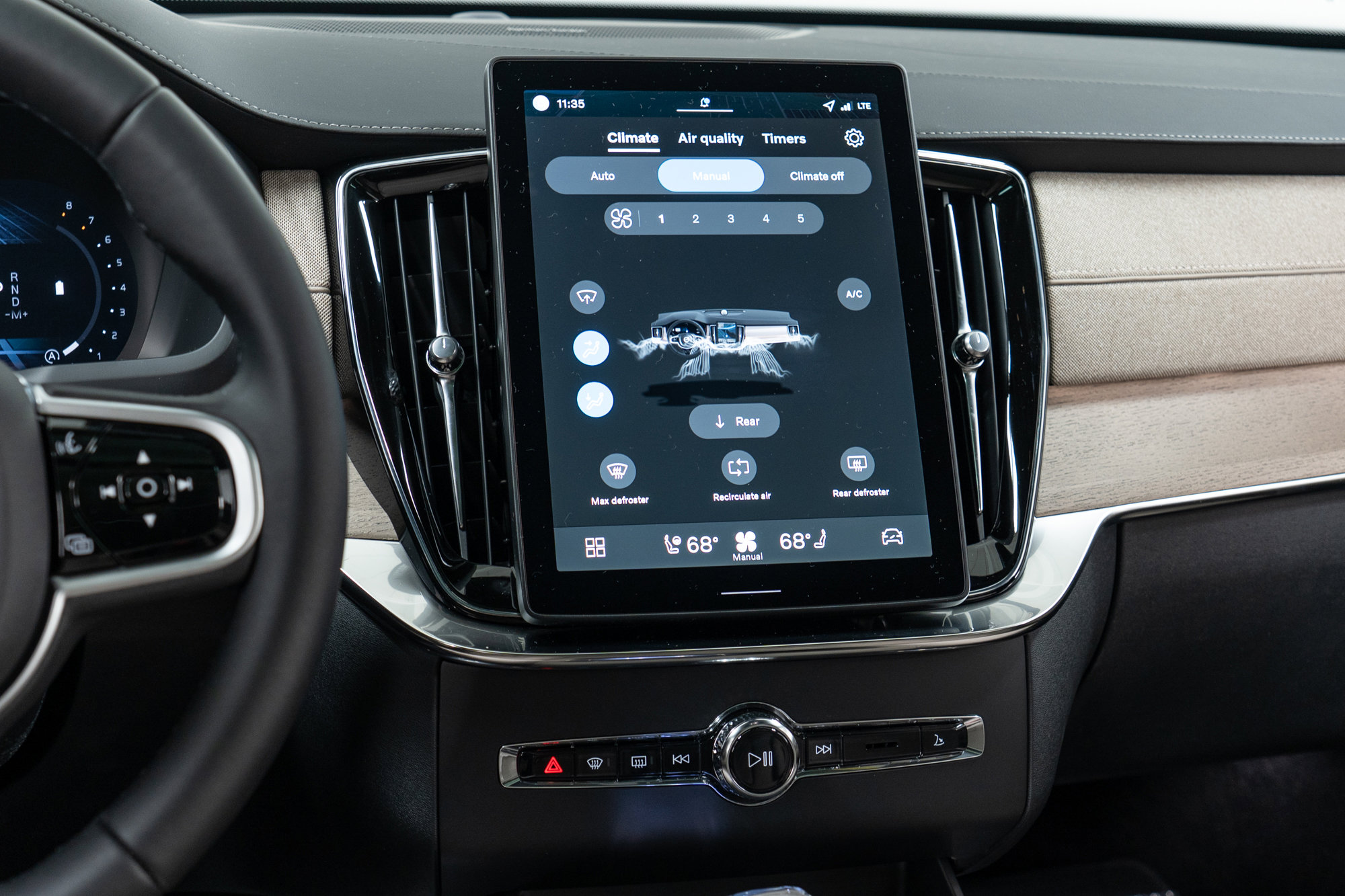 New 2026 Volvo XC90 B6 Plus w/ Protection Package Premier image 19