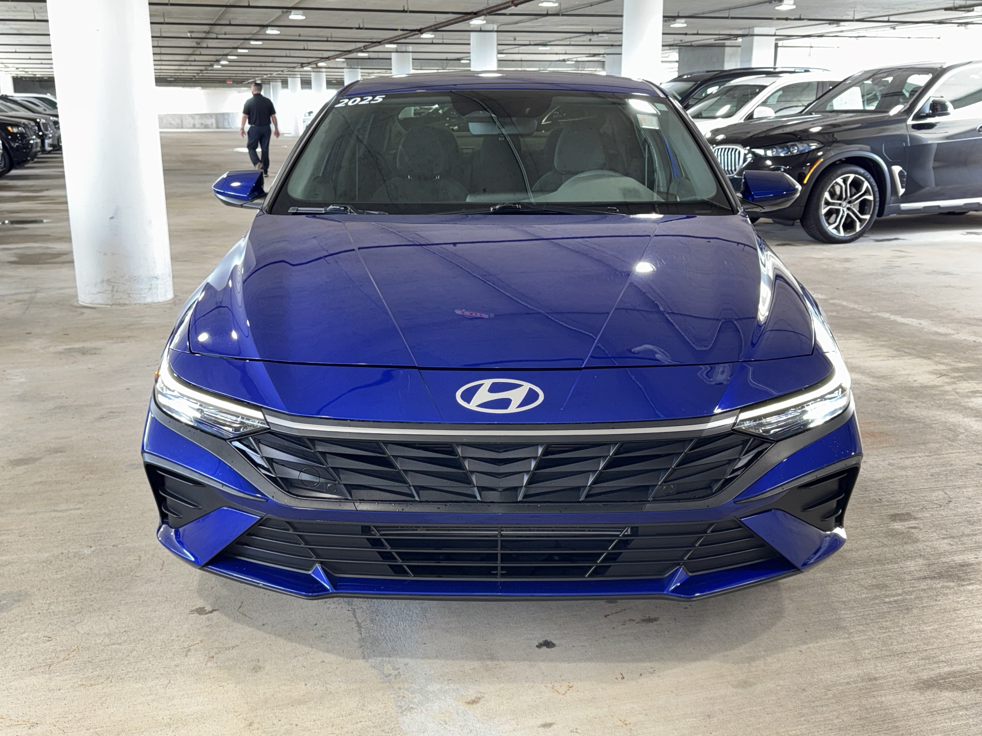 Used 2025 Hyundai Elantra SE FWD image 3