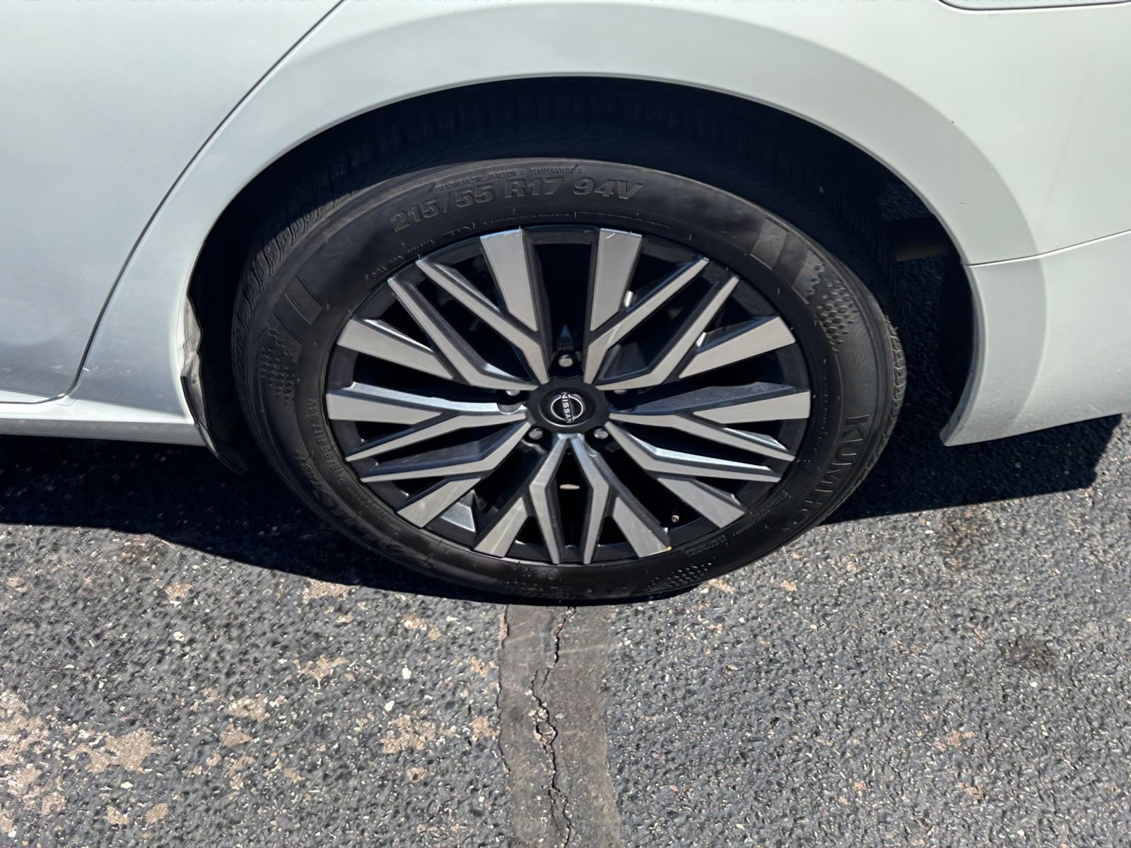 Used 2025 Nissan Altima 2.5 SV FWD image 30
